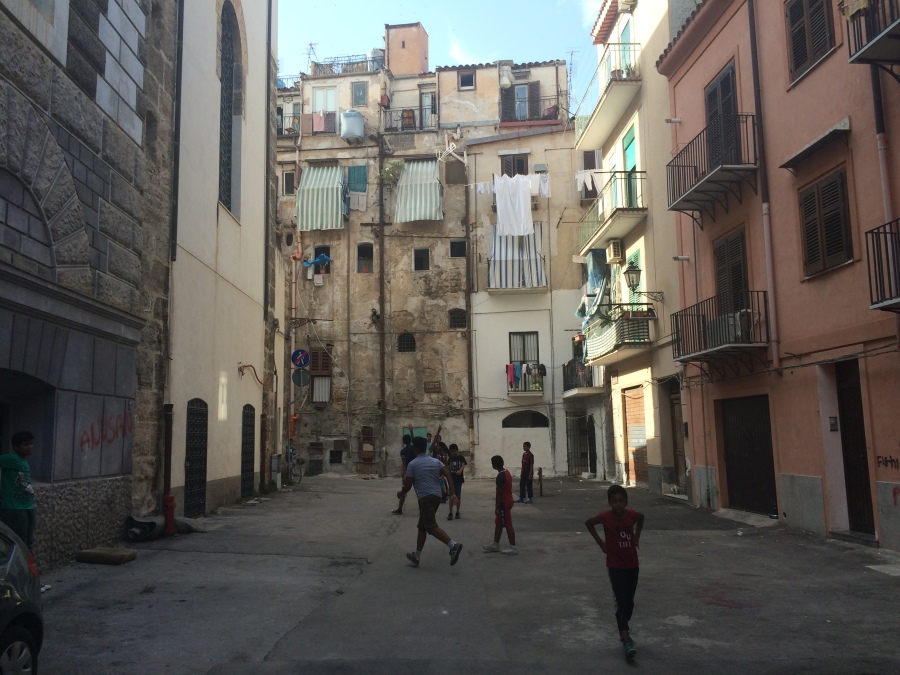 back streets Palermo pic by Arran Henderson Dublin Decoded.JPG