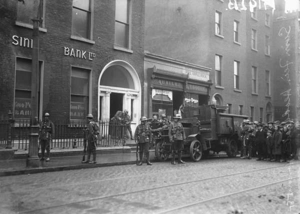 Auxiliaries arrive at 6 Harcourt St in 1922